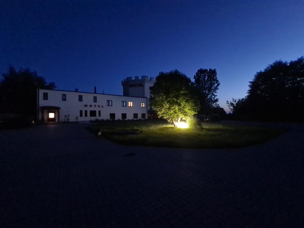 Motel I Restauracja "Pod Baszta" Naglowice Экстерьер фото