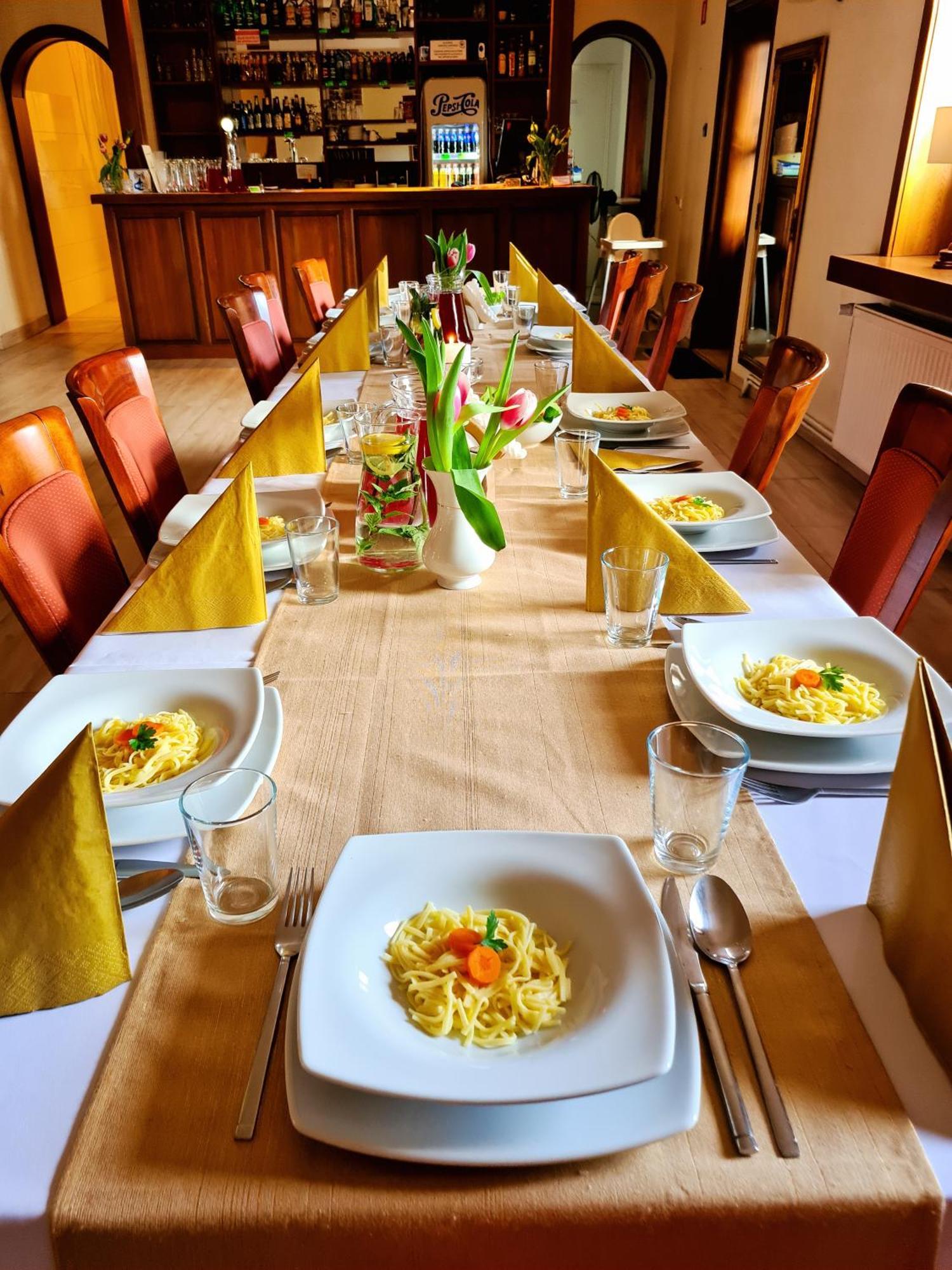 Motel I Restauracja "Pod Baszta" Naglowice Экстерьер фото