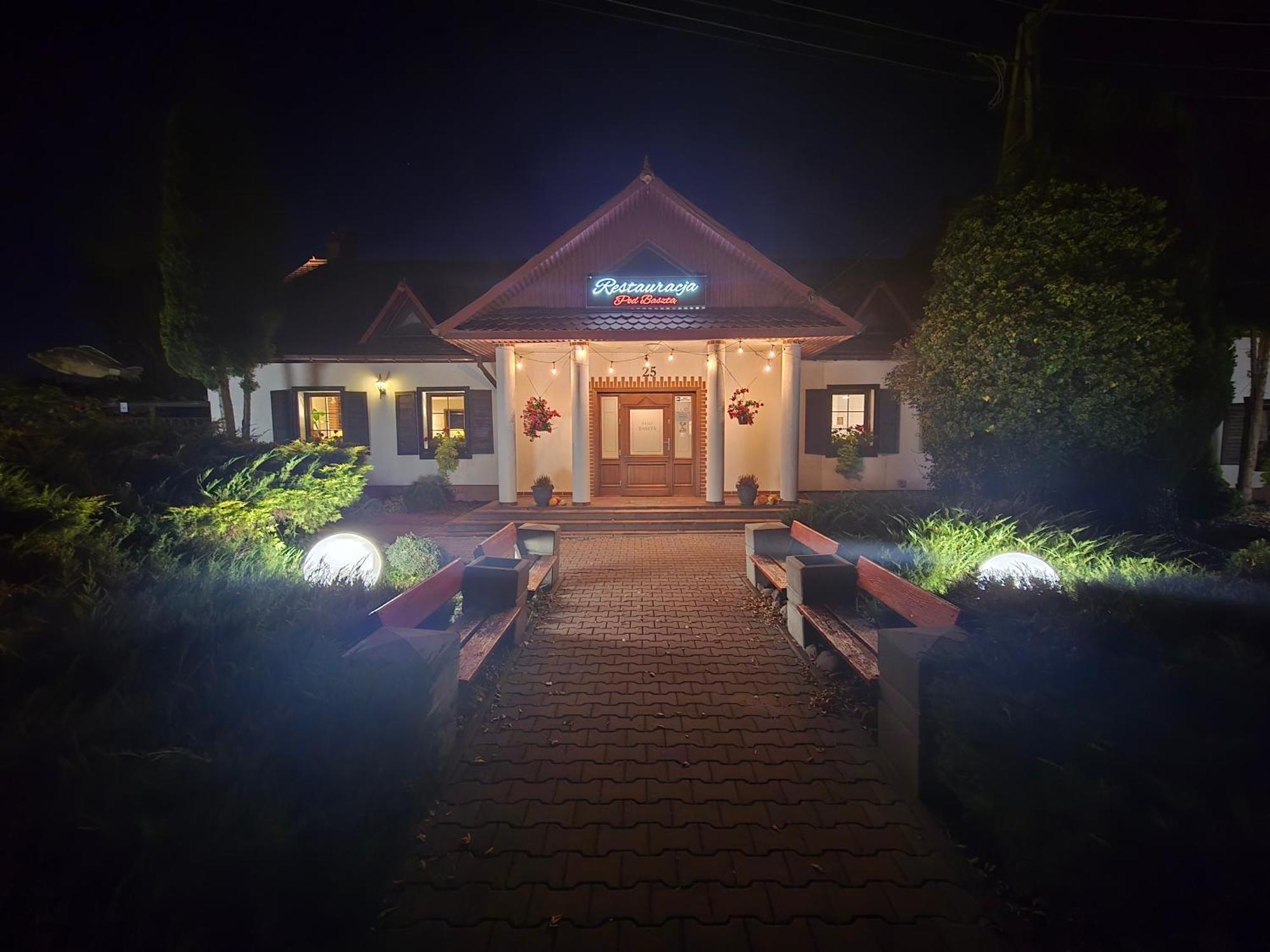 Motel I Restauracja "Pod Baszta" Naglowice Экстерьер фото