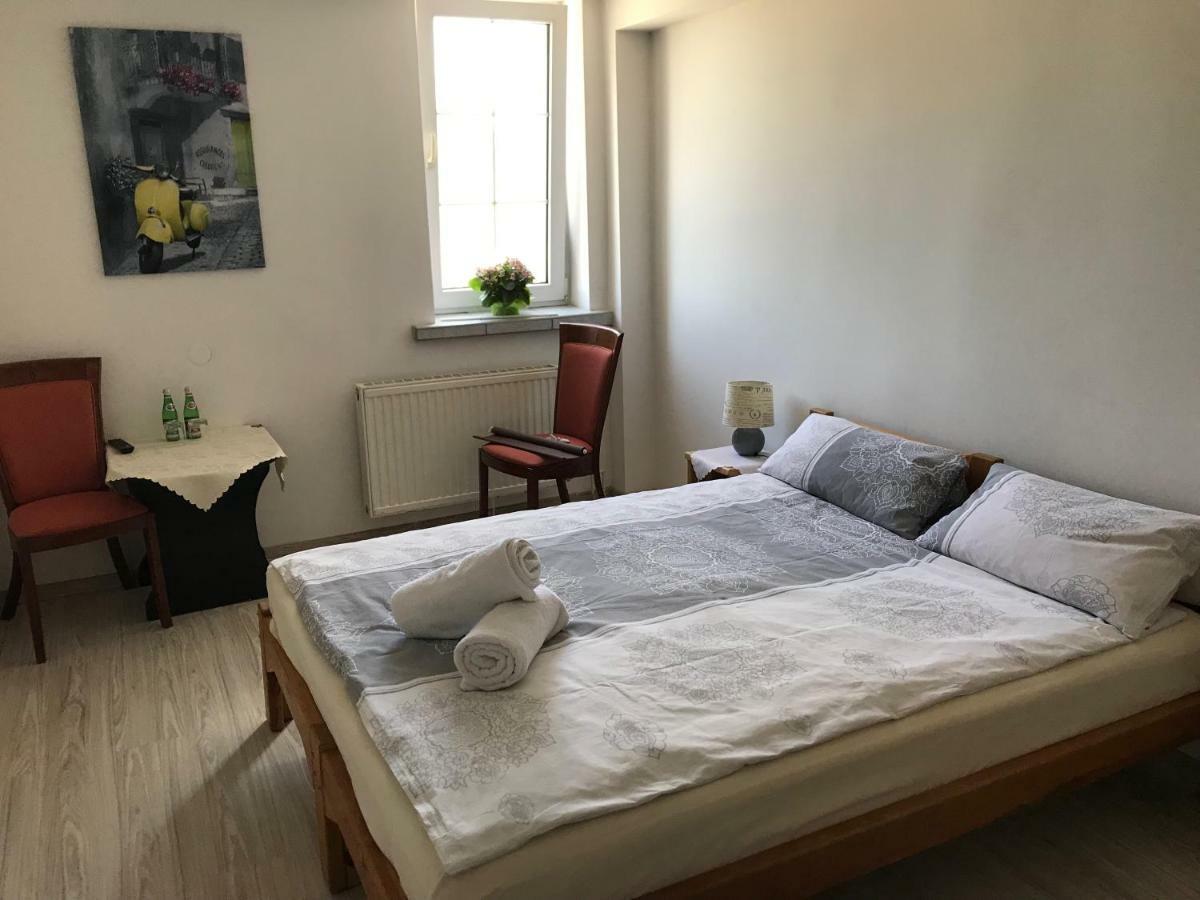 Motel I Restauracja "Pod Baszta" Naglowice Экстерьер фото